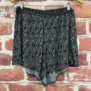 Lovesick Shorts Women's Size 1 Black White Boho Floral Casual Lounge Pull On